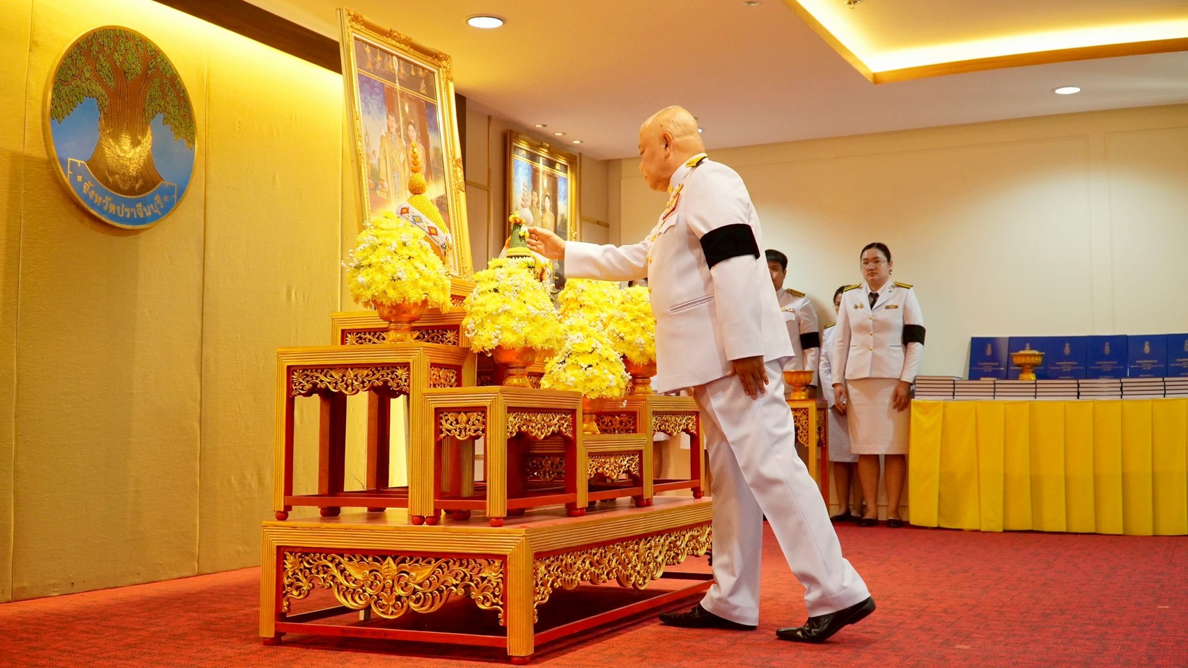 title - วันที่ 2 มีนาคม 2569 เวลา 10.00 น. นายวิทูล ประดิษฐบุญ ปฏิรูปที่ดินจังหวัดปราจีนบุรี มอบหมายให้ เจ้าหน้าที่ ส.ป.ก.ปราจีนบุรี เข้าร่วมพิธีมอบปฏิทินหลวง พุทธศักราช 2569 พระราชทานสำหรับความสุขปีใหม่ เบื้องหน้าพระบรมฉายาลักษณ์  และพิธีมอบหนังสือสารานุกรมไทยสำหรับเยาวชนฯ เล่ม 45 ฉบับพระราชทาน